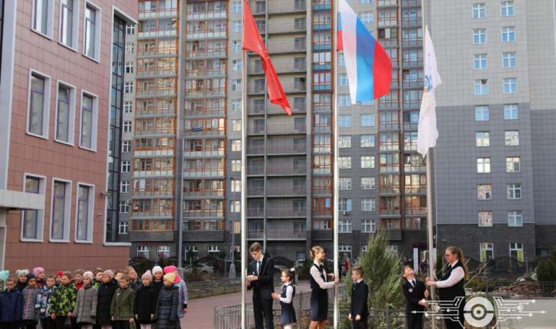 В ИТШ №777 состоялась торжественная линейка с  поднятием флага и исполнением гимна России